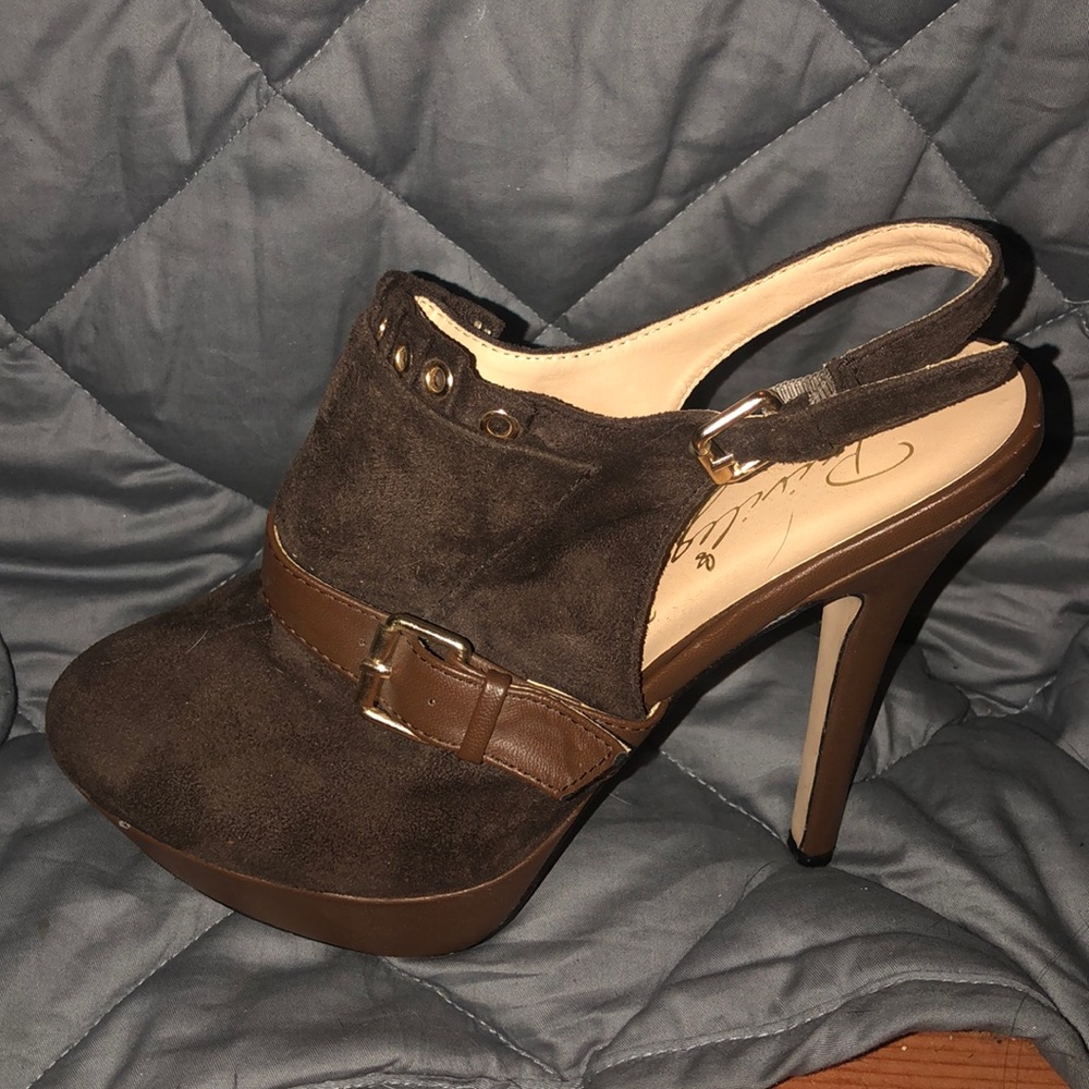 Cute brown pumps!